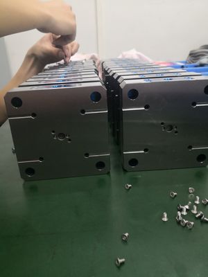 طحن تركيبات التغيير السريع المشابك أربعة حفرة نقطة الصفر CNC 1.6Kg