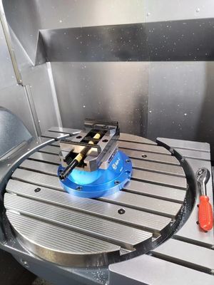 عالية الدقة الذاتية مركزية المسامير و 4 ثقوب اليدوية الأثاث للعمل 5 محور Cnc بواسطة 96 سلسلة